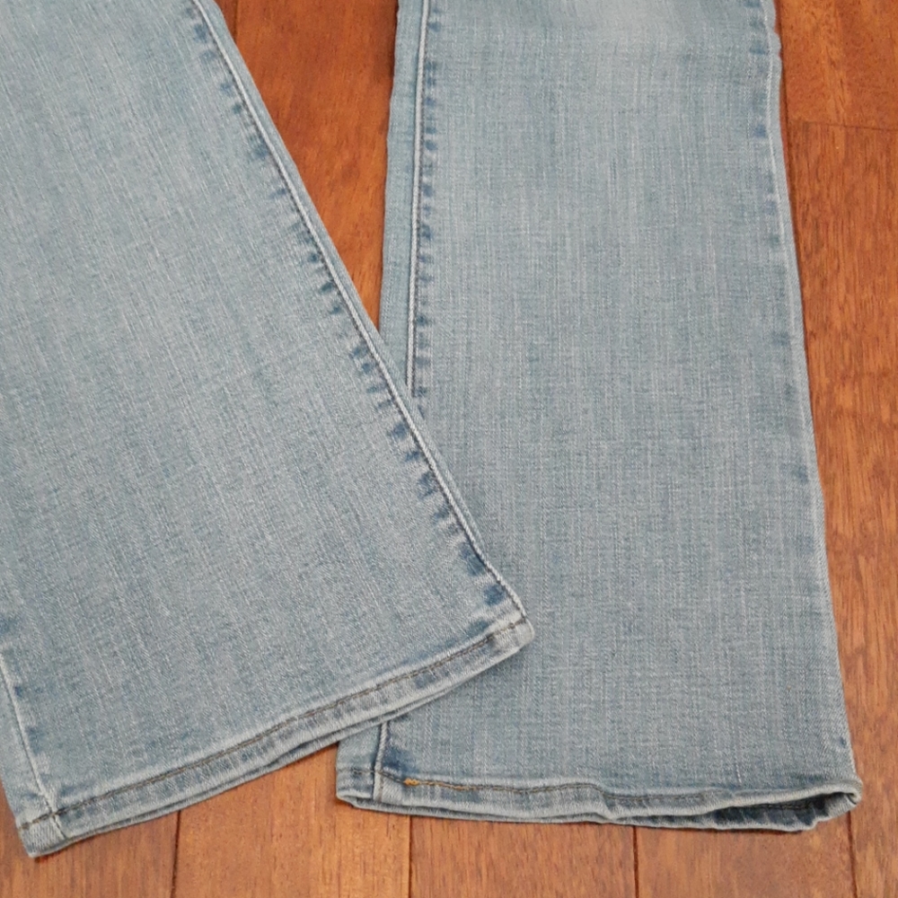NWT Levi's Shaping Bootcut Jeans - Picture 8 of 13